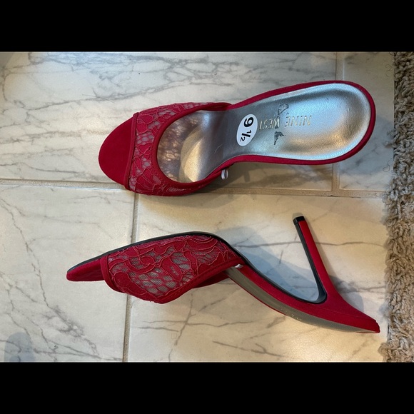 NEW-Nine West Lace Slip On Mules - Picture 3 of 3